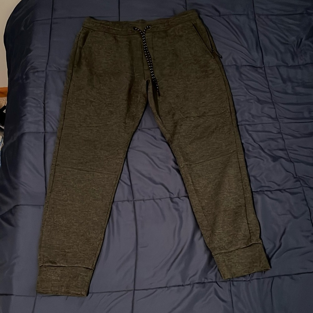 American Eagle Men’s Size L joggers